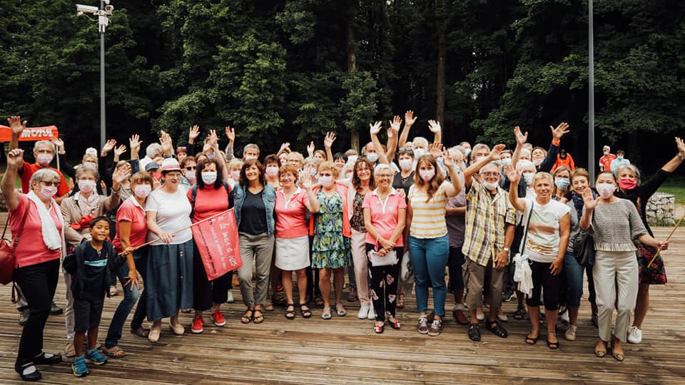 Cette image a un attribut alt vide ; le nom du fichier est anniversaire-4s-photo-groupe-edited.jpg